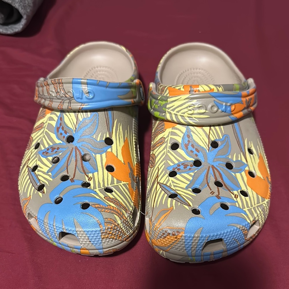 Women’s crocs